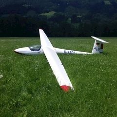 Flugwegposition um 11:59:25: Aufgenommen in der Nähe von Aich, Österreich in 653 Meter